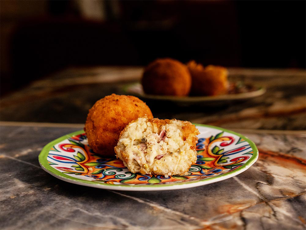 Arancina Pistacchio speck e mozzarella 