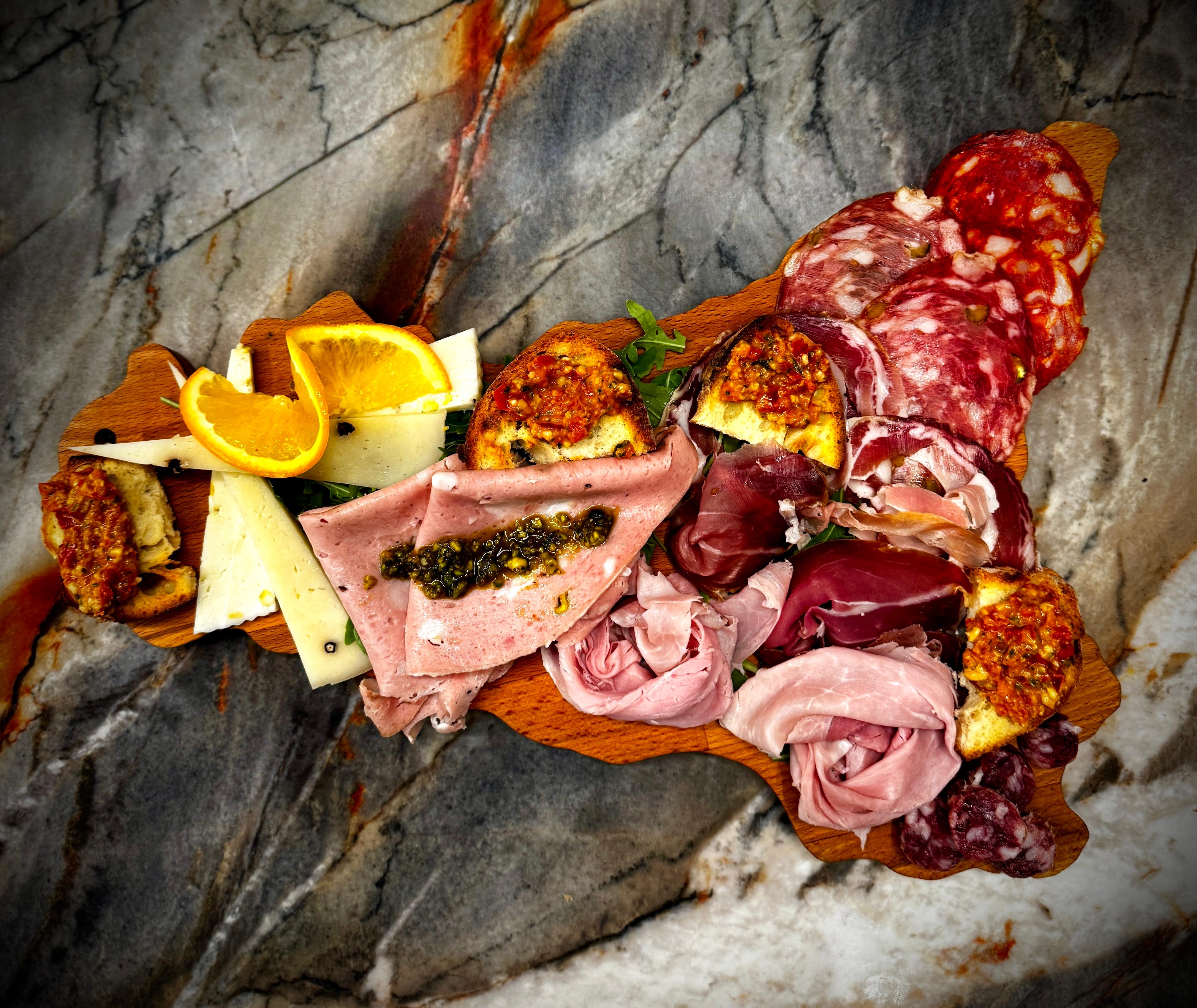 Tagliere di Salumi e Formaggi Siciliani (per due persone)