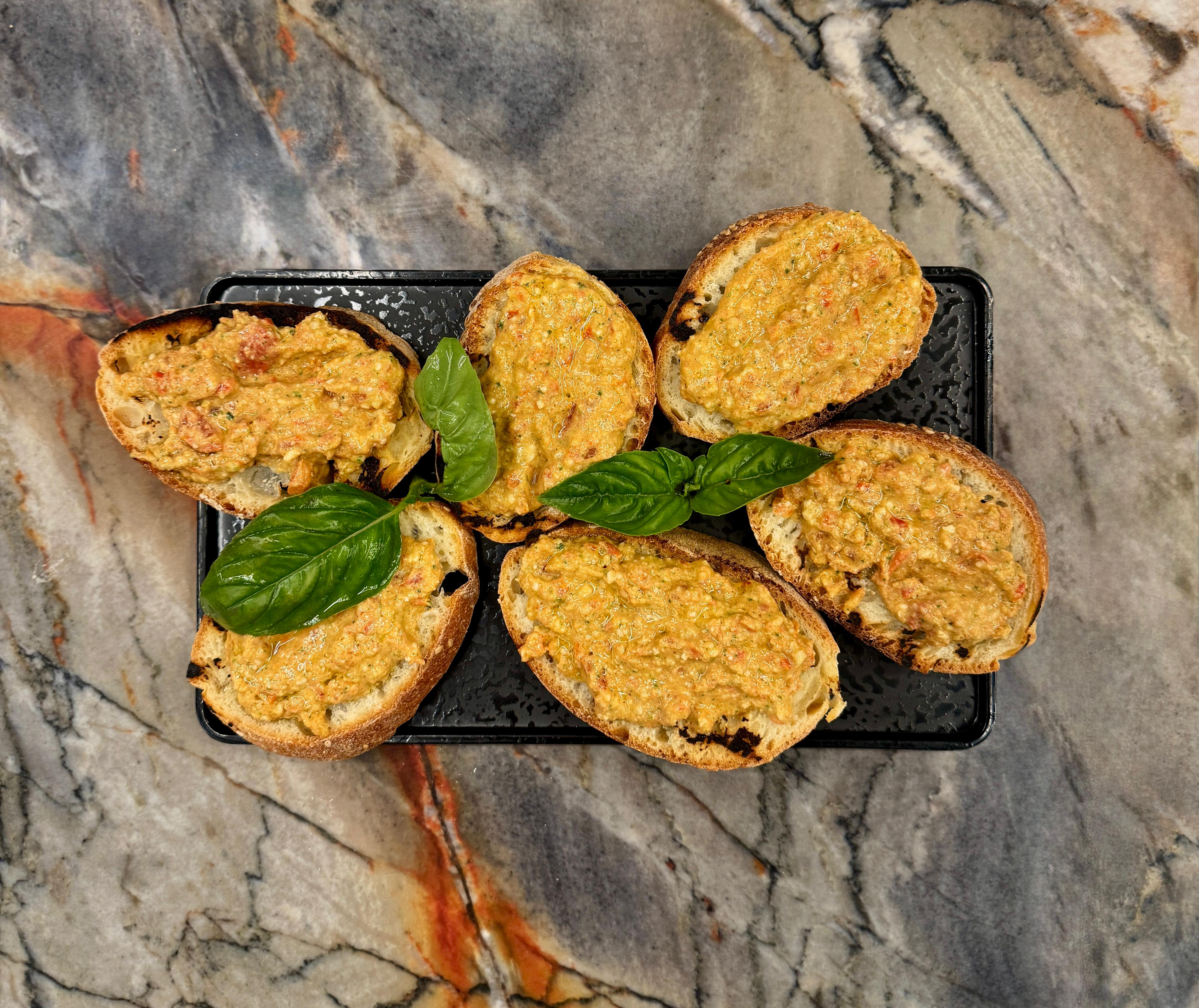 6 Bruschette con pesto Trapanese