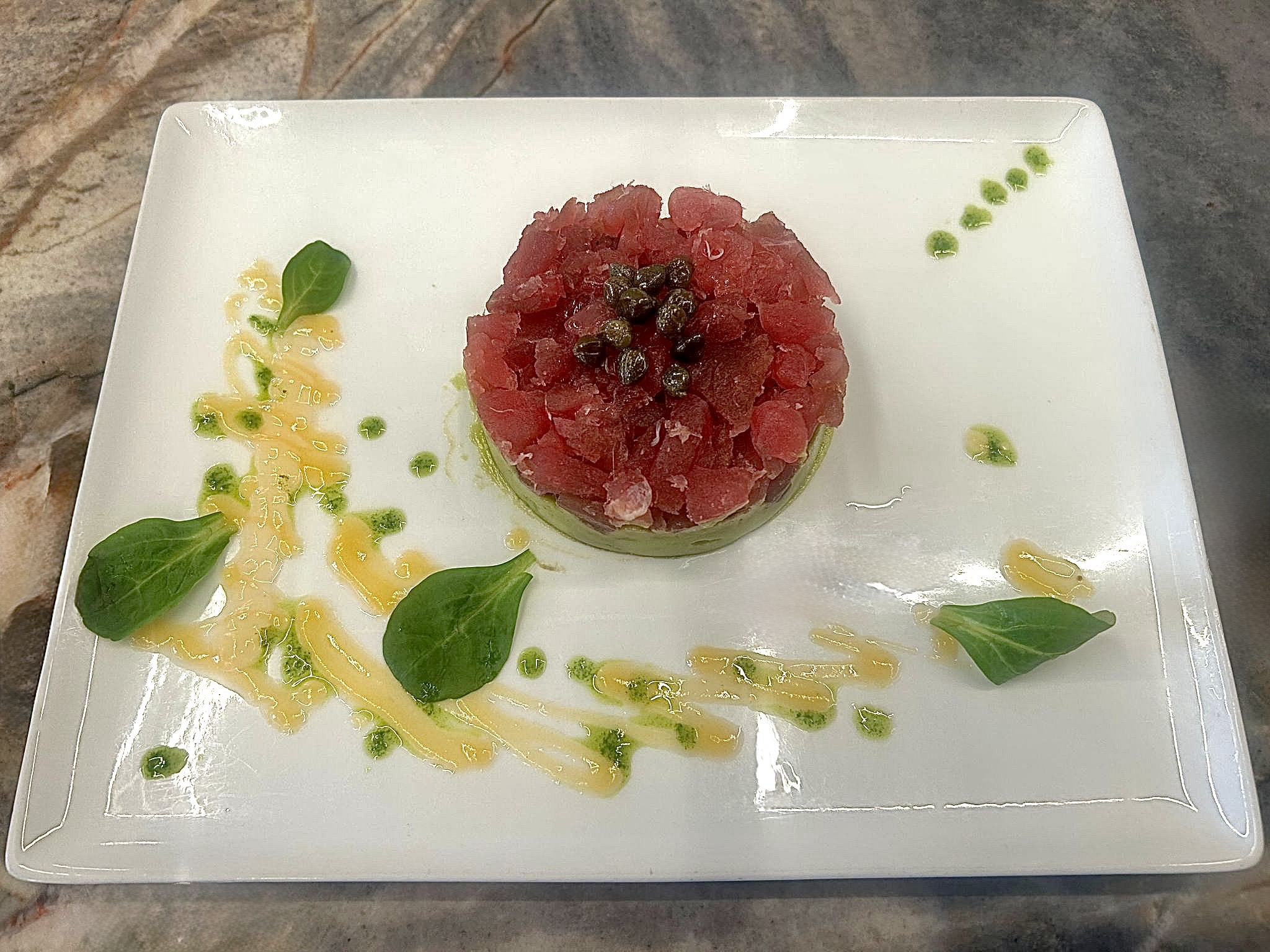 Tartare di tonno con mousse d’avocado